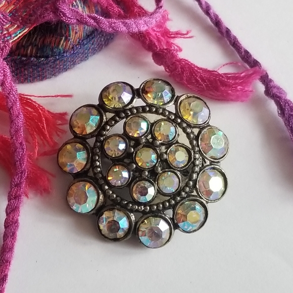 Vintage Jewelry - Vintage aurora borealis rhinestone circle brooch pin gold tone smoky AB